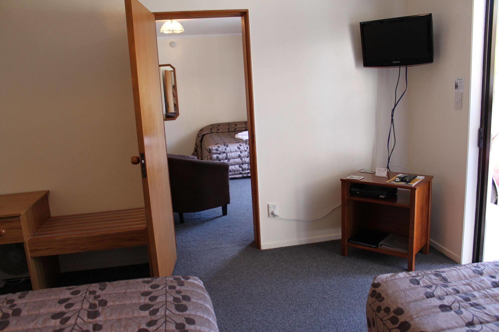 Cherry Court Motor Lodge Уангарей Екстериор снимка