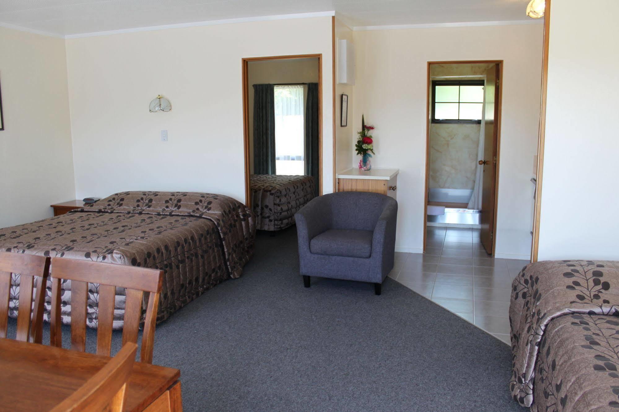 Cherry Court Motor Lodge Уангарей Екстериор снимка